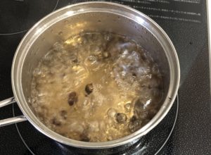 どんぐりの虫退治に煮沸 どんぐりで作れるものも紹介 趣味いく 趣味 育児