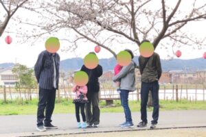 京丹後のお花見スポット離湖公園の桜と人