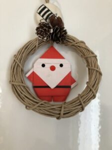 紙紐と折り紙ダイソー材料で作るクリスマスリース