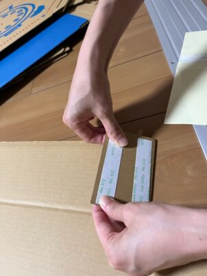 段ボールの組み立て式キッズデスクトーレーショップの段ボール