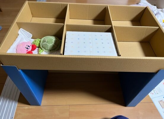 段ボールのキッズデスクと椅子