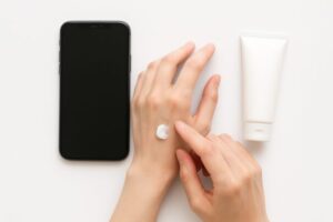 スマホがすぐに触れるハンドクリーム